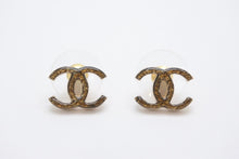 Load image into Gallery viewer, 極美品 CHANEL シャネル ココマーク ゴールドグリッターラメ ピアス 重量約3.1g 10CSV刻印 メタル GP ゴールドラメ 両耳用 中古 4b002824