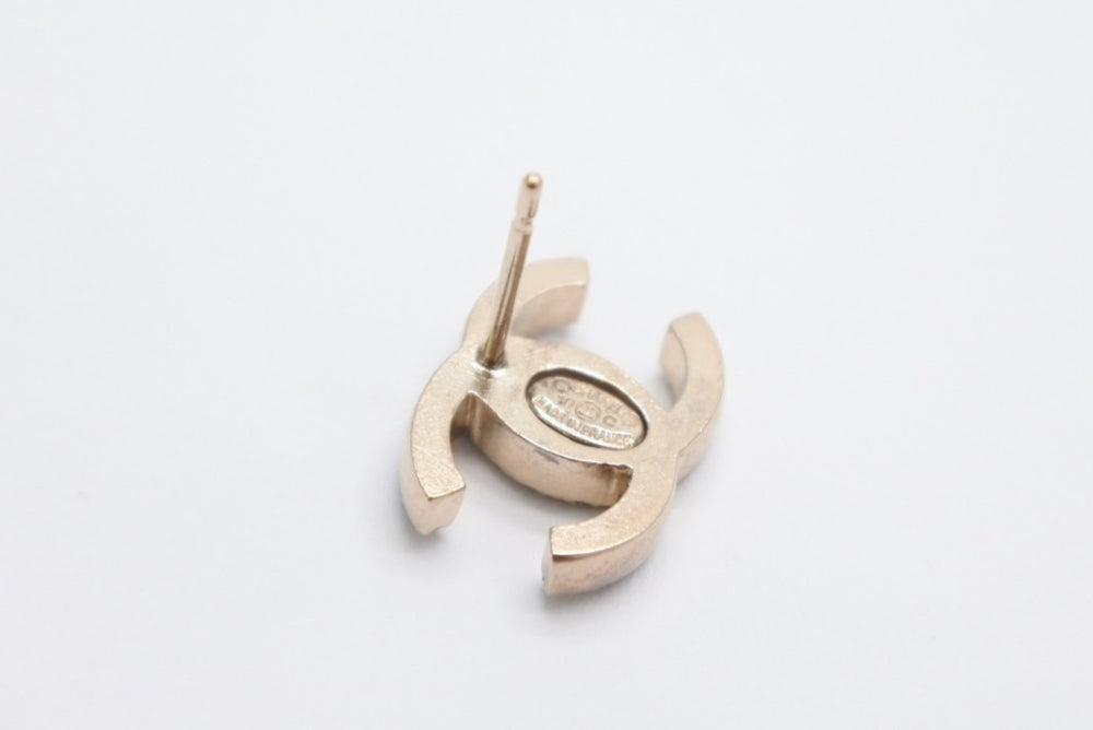 Very Good Condition CHANEL Coco Mark Gold Glitter Lamé Earrings Weight Approx. 3.1g 10CSV Engraved Metal GP Gold Lamé For Both Ears Used 4b002824