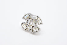 Load image into Gallery viewer, 極美品 CHANEL シャネル ココマーク スクエアストーン ピアス 重量約4.7g 01P刻印 シルバー ラインストーン 中古 4b012968