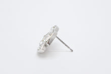 Load image into Gallery viewer, 極美品 CHANEL シャネル ココマーク スクエアストーン ピアス 重量約4.7g 01P刻印 シルバー ラインストーン 中古 4b012968