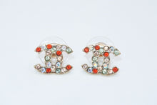 Load image into Gallery viewer, 極美品 CHANEL シャネル ココマーク ピアス 重量約2.0g 04A刻印 カラーストーン メタル GP ゴールド マルチカラー 両耳用 中古 4b012966