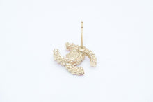 Load image into Gallery viewer, CHANEL シャネル ココマーク ピアス 重量約1.0g 17P刻印 カラーストーン GP ゴールド 片耳用 美品 中古 4b12973