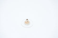 Load image into Gallery viewer, CHANEL シャネル ココマーク ピアス 重量約1.0g 17P刻印 カラーストーン GP ゴールド 片耳用 美品 中古 4b12973