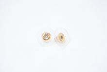 Load image into Gallery viewer, CHANEL シャネル ココマーク ピアス 重量約3.6g 01P刻印 ラインストーン メタル ゴールド クリア 両耳用 美品 中古 4b12965