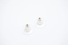 Load image into Gallery viewer, CHANEL シャネル ココマーク ピアス 重量約1.4g 09C刻印 ラインストーン メタル シルバー 両耳用 美品 中古 4b12970