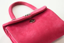 Load image into Gallery viewer, CHROME HEARTS クロムハーツ DOC ADAMS ドッグアダムス BS FLEUR BSフレア ハンドバッグ ヌバックレザー ピンク 美品 中古 4b013460