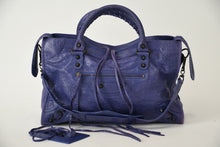 Load image into Gallery viewer, BALENCIAGA バレンシアガ ザシティ 2WAY ハンドバッグ 115748 レザー パープル ゴールド金具 美品 中古 4b013361