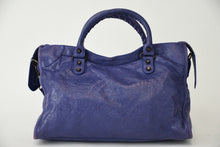 Load image into Gallery viewer, BALENCIAGA バレンシアガ ザシティ 2WAY ハンドバッグ 115748 レザー パープル ゴールド金具 美品 中古 4b013361
