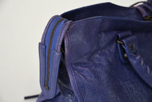 Load image into Gallery viewer, BALENCIAGA バレンシアガ ザシティ 2WAY ハンドバッグ 115748 レザー パープル ゴールド金具 美品 中古 4b013361