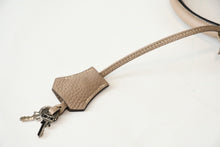 Load image into Gallery viewer, 極美品 HERMES エルメス KELLY DEPECHES 38 ケリーデペッシュ38 ブリーフケース O刻印 トリヨンクレマンス トゥルティエールグレー 中古 4b012174