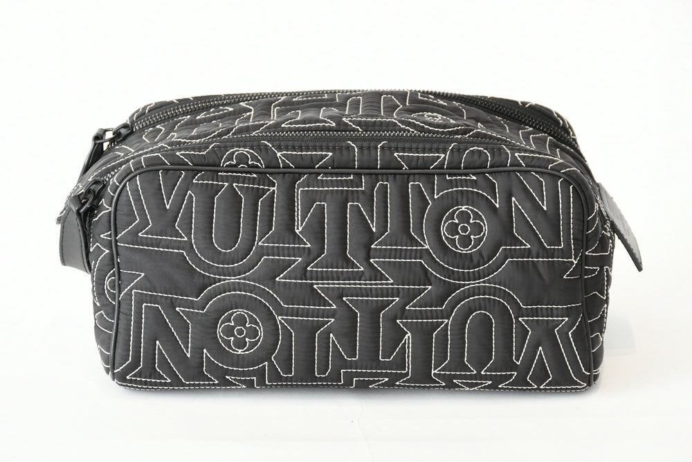 極美品 LOUIS VUITTON ルイヴィトン スノー カプセル コレクション ドップキット ナイロン ブラック M21435 ICチップ 中古 4b013178