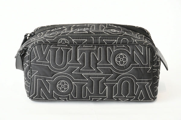 極美品 LOUIS VUITTON ルイヴィトン スノー カプセル コレクション ドップキット ナイロン ブラック M21435 ICチップ 中古 4b013178