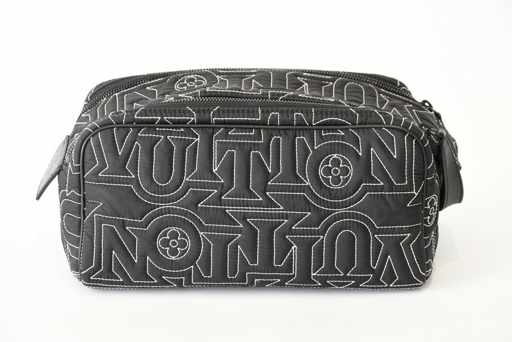極美品 LOUIS VUITTON ルイヴィトン スノー カプセル コレクション ドップキット ナイロン ブラック M21435 ICチップ 中古 4b013178