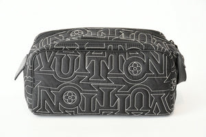 極美品 LOUIS VUITTON ルイヴィトン スノー カプセル コレクション ドップキット ナイロン ブラック M21435 ICチップ 中古 4b013178