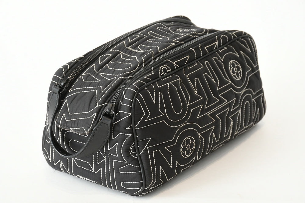 極美品 LOUIS VUITTON ルイヴィトン スノー カプセル コレクション ドップキット ナイロン ブラック M21435 ICチップ 中古 4b013178