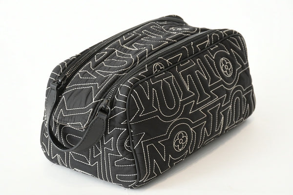 極美品 LOUIS VUITTON ルイヴィトン スノー カプセル コレクション ドップキット ナイロン ブラック M21435 ICチップ 中古 4b013178