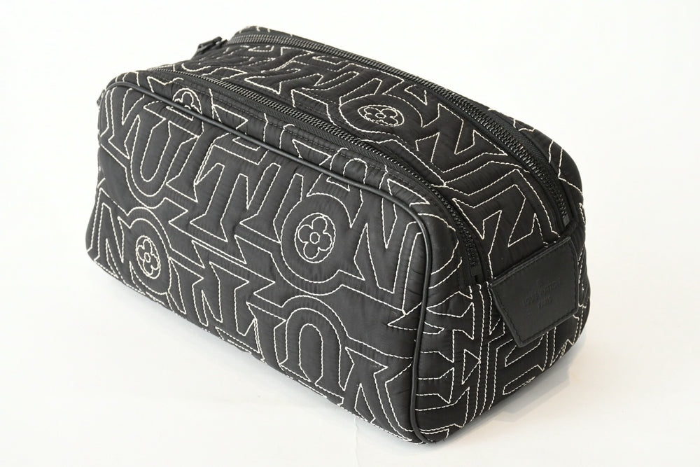 極美品 LOUIS VUITTON ルイヴィトン スノー カプセル コレクション ドップキット ナイロン ブラック M21435 ICチップ 中古 4b013178