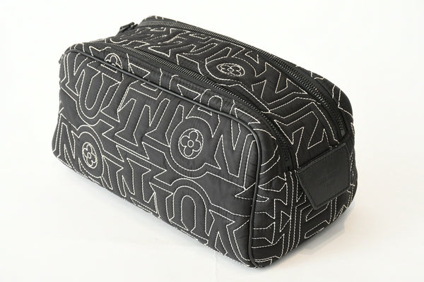 極美品 LOUIS VUITTON ルイヴィトン スノー カプセル コレクション ドップキット ナイロン ブラック M21435 ICチップ 中古 4b013178