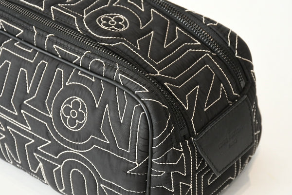 極美品 LOUIS VUITTON ルイヴィトン スノー カプセル コレクション ドップキット ナイロン ブラック M21435 ICチップ 中古 4b013178