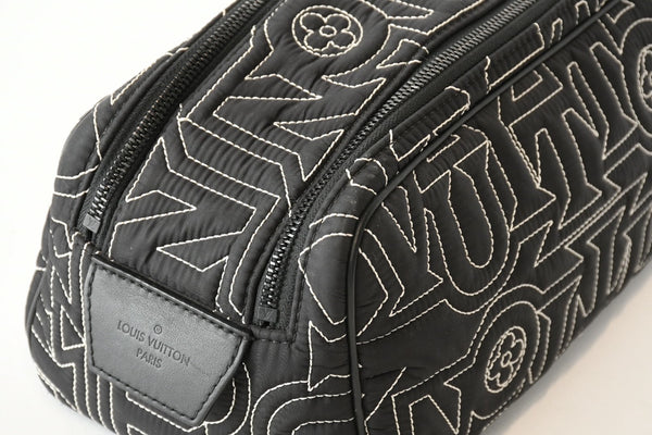 極美品 LOUIS VUITTON ルイヴィトン スノー カプセル コレクション ドップキット ナイロン ブラック M21435 ICチップ 中古 4b013178