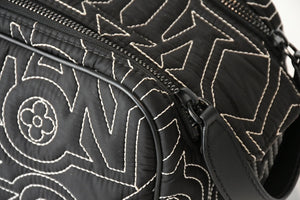 極美品 LOUIS VUITTON ルイヴィトン スノー カプセル コレクション ドップキット ナイロン ブラック M21435 ICチップ 中古 4b013178