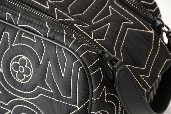極美品 LOUIS VUITTON ルイヴィトン スノー カプセル コレクション ドップキット ナイロン ブラック M21435 ICチップ 中古 4b013178
