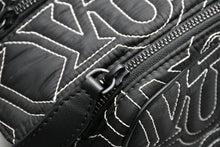 Load image into Gallery viewer, 極美品 LOUIS VUITTON ルイヴィトン スノー カプセル コレクション ドップキット ナイロン ブラック M21435 ICチップ 中古 4b013178