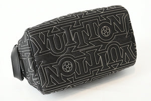 極美品 LOUIS VUITTON ルイヴィトン スノー カプセル コレクション ドップキット ナイロン ブラック M21435 ICチップ 中古 4b013178