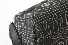 Load image into Gallery viewer, 極美品 LOUIS VUITTON ルイヴィトン スノー カプセル コレクション ドップキット ナイロン ブラック M21435 ICチップ 中古 4b013178
