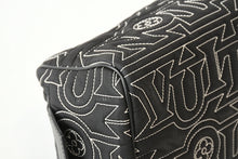 Load image into Gallery viewer, 極美品 LOUIS VUITTON ルイヴィトン スノー カプセル コレクション ドップキット ナイロン ブラック M21435 ICチップ 中古 4b013178