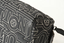 Load image into Gallery viewer, 極美品 LOUIS VUITTON ルイヴィトン スノー カプセル コレクション ドップキット ナイロン ブラック M21435 ICチップ 中古 4b013178