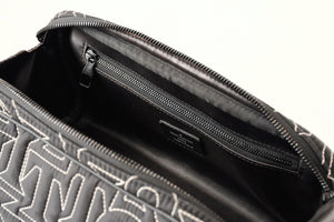 極美品 LOUIS VUITTON ルイヴィトン スノー カプセル コレクション ドップキット ナイロン ブラック M21435 ICチップ 中古 4b013178