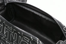 Load image into Gallery viewer, 極美品 LOUIS VUITTON ルイヴィトン スノー カプセル コレクション ドップキット ナイロン ブラック M21435 ICチップ 中古 4b013178