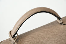 Load image into Gallery viewer, 極美品 HERMES エルメス KELLY DEPECHES 38 ケリーデペッシュ38 ブリーフケース O刻印 トリヨンクレマンス トゥルティエールグレー 中古 4b012174