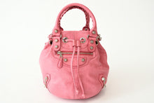Load image into Gallery viewer, BALENCIAGA バレンシアガ ジャイアント ミニポンポン 2WAYハンドバッグ ピンク 285439 レザー シルバー金具 美品 中古 4b013416