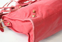 画像をギャラリービューアに読み込む, BALENCIAGA Giant City バレンシアガ ジャイアント シティ 2WAYバッグ 281770 レザー ピンク ゴールド金具 美品 中古 4b013414