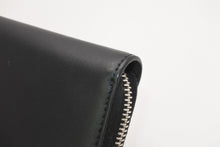 Load image into Gallery viewer, FENDI フェンディ FFロゴ ラウンドジップ 長財布 レザーウォレット レザー ブラック ブラウン シルバー金具 美品 中古 4b013235