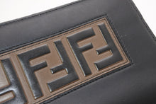 Load image into Gallery viewer, FENDI フェンディ FFロゴ ラウンドジップ 長財布 レザーウォレット レザー ブラック ブラウン シルバー金具 美品 中古 4b013235