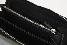 Load image into Gallery viewer, FENDI フェンディ FFロゴ ラウンドジップ 長財布 レザーウォレット レザー ブラック ブラウン シルバー金具 美品 中古 4b013235