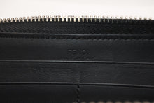 Load image into Gallery viewer, FENDI フェンディ FFロゴ ラウンドジップ 長財布 レザーウォレット レザー ブラック ブラウン シルバー金具 美品 中古 4b013235