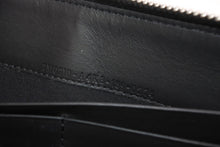 Load image into Gallery viewer, FENDI フェンディ FFロゴ ラウンドジップ 長財布 レザーウォレット レザー ブラック ブラウン シルバー金具 美品 中古 4b013235