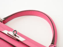 Load image into Gallery viewer, 極美品 HERMES エルメス KELLY ケリー 32 内縫い 2WAYハンドバッグ シェーブル ピンク系 シルバー金具 □Q刻印 中古 4b013426