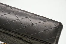 Load image into Gallery viewer, CHANEL シャネル マトラッセ25 Wフラップ Wチェーンショルダーバッグ A01112 2番台 ラムスキン ココマーク ブラック 美品 中古 4b013464