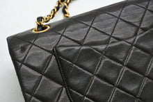 Load image into Gallery viewer, CHANEL シャネル マトラッセ25 Wフラップ Wチェーンショルダーバッグ A01112 2番台 ラムスキン ココマーク ブラック 美品 中古 4b013464