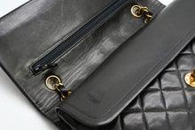 Load image into Gallery viewer, CHANEL シャネル マトラッセ25 Wフラップ Wチェーンショルダーバッグ A01112 2番台 ラムスキン ココマーク ブラック 美品 中古 4b013464