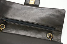 Load image into Gallery viewer, CHANEL シャネル マトラッセ25 Wフラップ Wチェーンショルダーバッグ A01112 2番台 ラムスキン ココマーク ブラック 美品 中古 4b013464