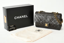 Load image into Gallery viewer, CHANEL シャネル マトラッセ25 Wフラップ Wチェーンショルダーバッグ A01112 2番台 ラムスキン ココマーク ブラック 美品 中古 4b013464