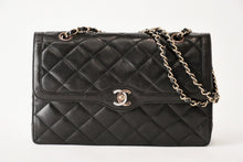 Load image into Gallery viewer, CHANEL シャネル マトラッセ Wフラップ Wチェーンショルダーバッグ A2800 2番台 ラムスキン ココマーク ブラック パリ限定 美品 中古 4b013463