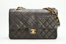 Load image into Gallery viewer, CHANEL シャネル マトラッセ25 Wフラップ Wチェーンショルダーバッグ A01112 2番台 ラムスキン ココマーク ブラック 美品 中古 4b013464