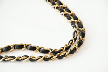 Load image into Gallery viewer, CHANEL シャネル マトラッセ Wフラップ Wチェーンショルダーバッグ A2800 2番台 ラムスキン ココマーク ブラック パリ限定 美品 中古 4b013463